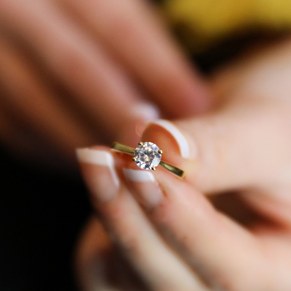 Classic solitaire yellow Metal